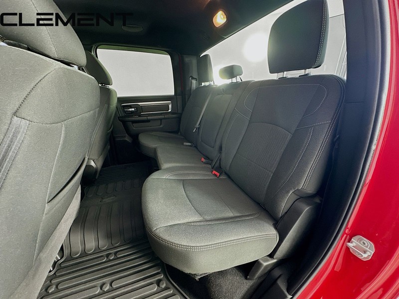Ram 1500 Classic Vehicle Full-screen Gallery Image 32