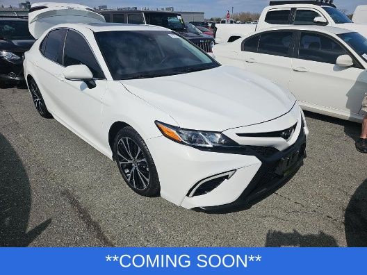 Toyota Camry Vehicle Full-screen Gallery Image 2