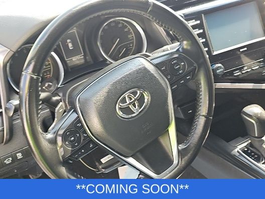 Toyota Camry Vehicle Full-screen Gallery Image 3