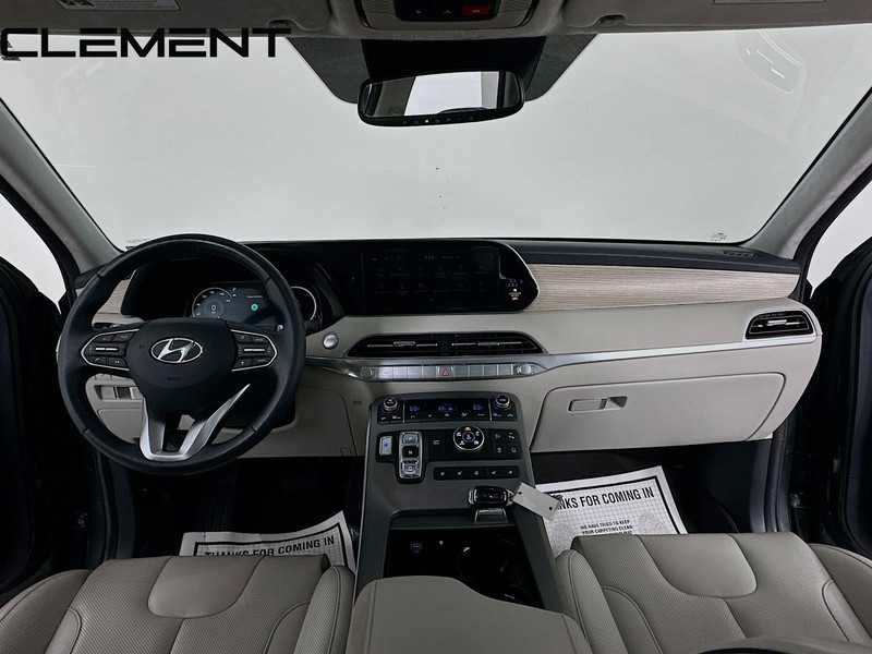 Hyundai Palisade Vehicle Full-screen Gallery Image 12