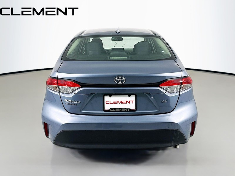 Toyota Corolla Vehicle Full-screen Gallery Image 8