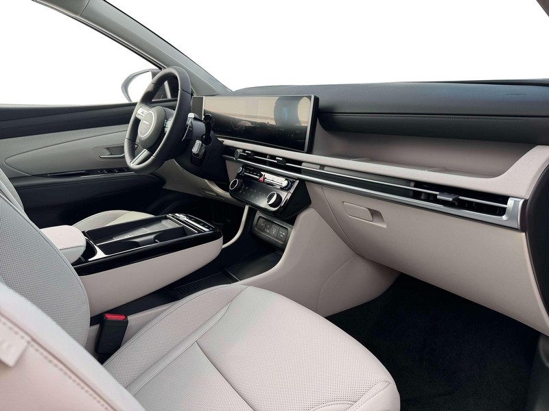 Hyundai Tucson Hybrid Vehicle Full-screen Gallery Image 15