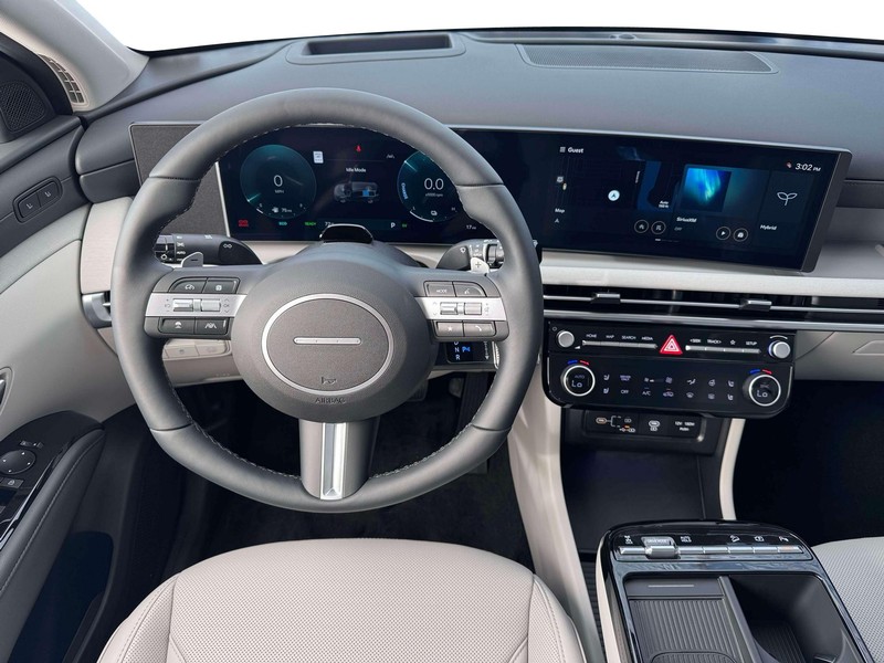 Hyundai Tucson Hybrid Vehicle Full-screen Gallery Image 17