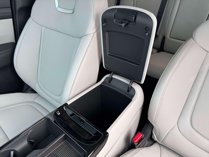 Hyundai Tucson Hybrid Vehicle Full-screen Gallery Image 18