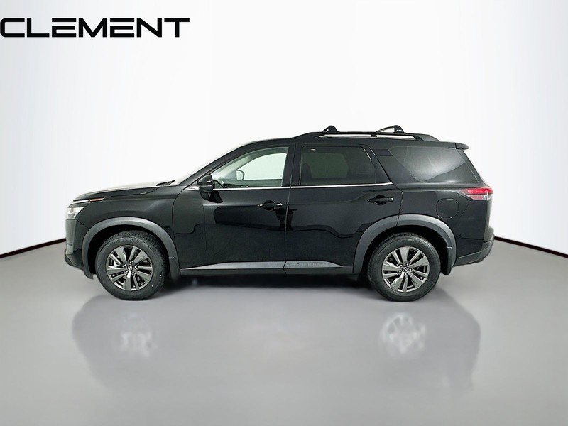 Nissan Pathfinder Vehicle Full-screen Gallery Image 6