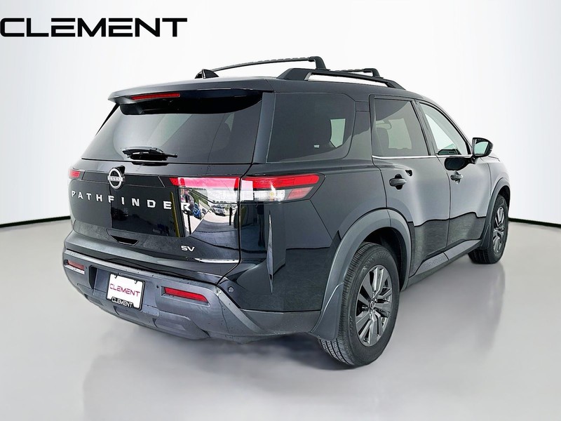 Nissan Pathfinder Vehicle Full-screen Gallery Image 7