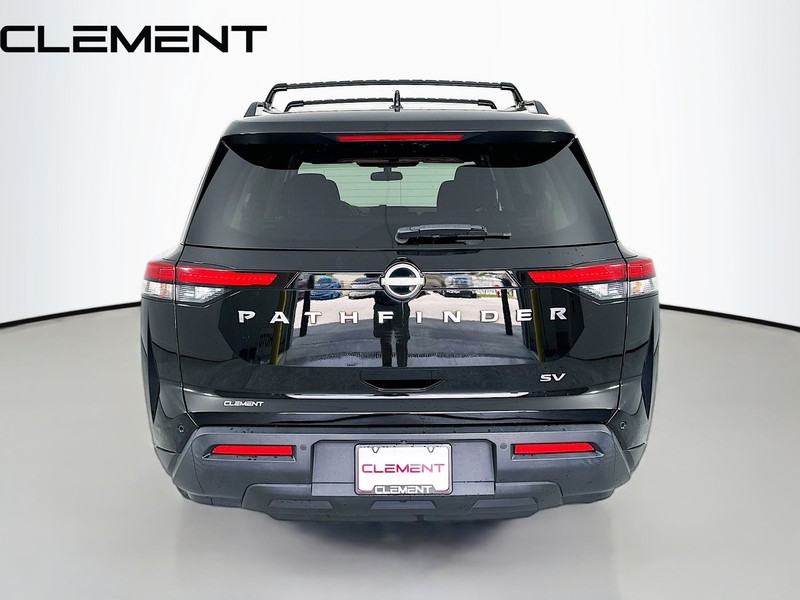 Nissan Pathfinder Vehicle Full-screen Gallery Image 8