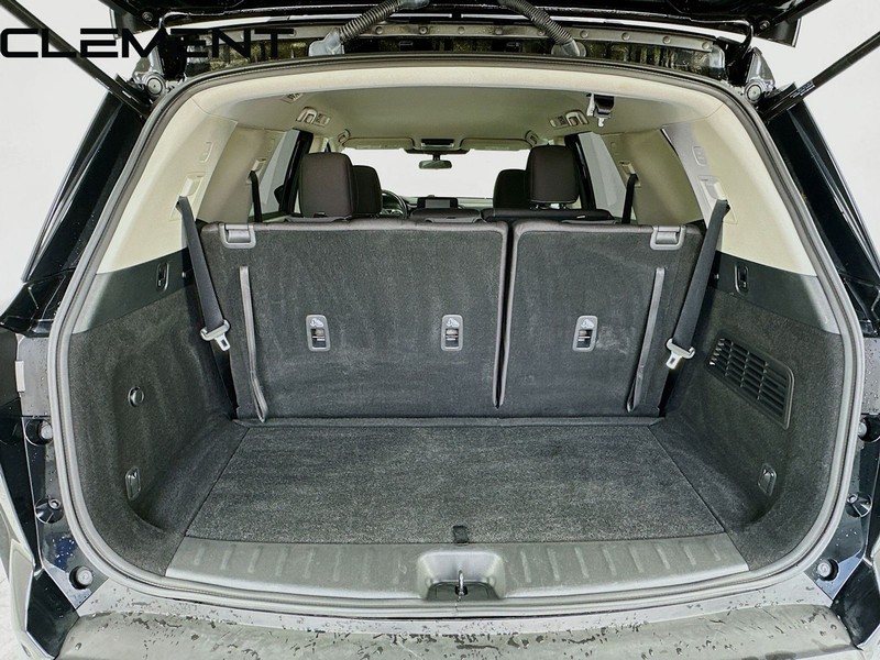 Nissan Pathfinder Vehicle Full-screen Gallery Image 11