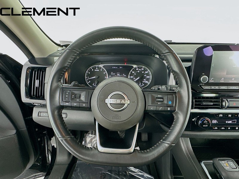 Nissan Pathfinder Vehicle Full-screen Gallery Image 14