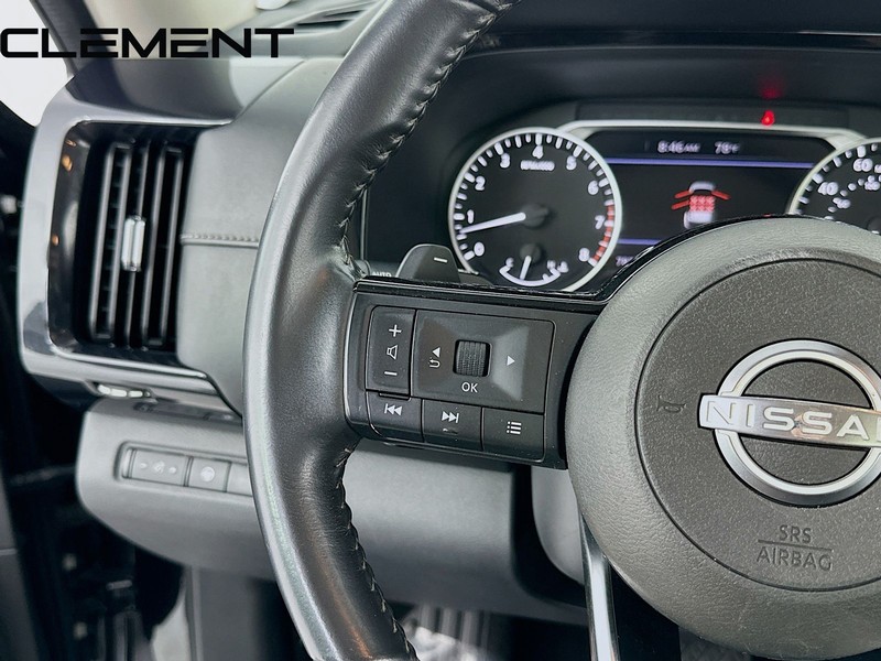 Nissan Pathfinder Vehicle Full-screen Gallery Image 15