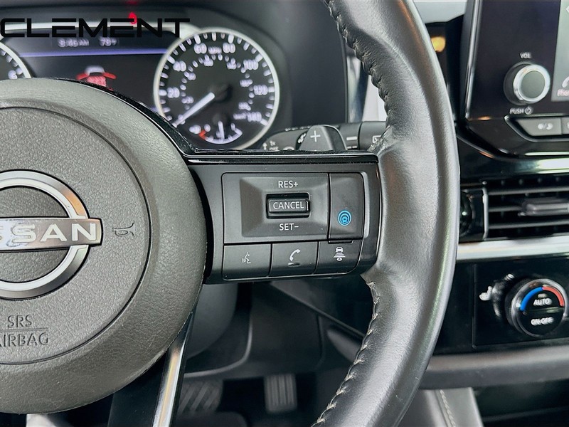 Nissan Pathfinder Vehicle Full-screen Gallery Image 17