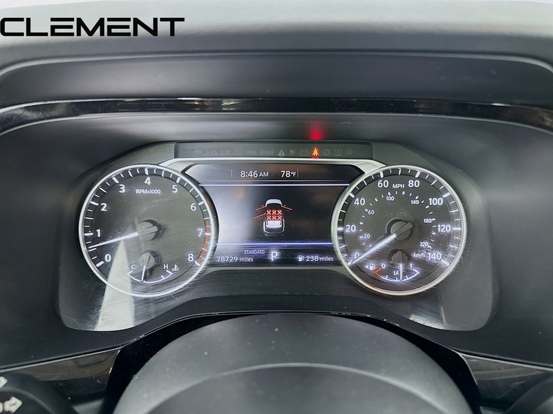 Nissan Pathfinder Vehicle Full-screen Gallery Image 18