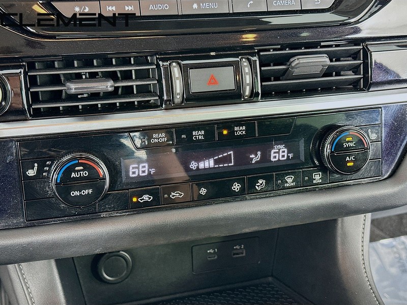 Nissan Pathfinder Vehicle Full-screen Gallery Image 22