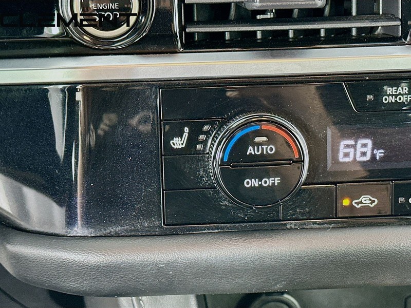 Nissan Pathfinder Vehicle Full-screen Gallery Image 23
