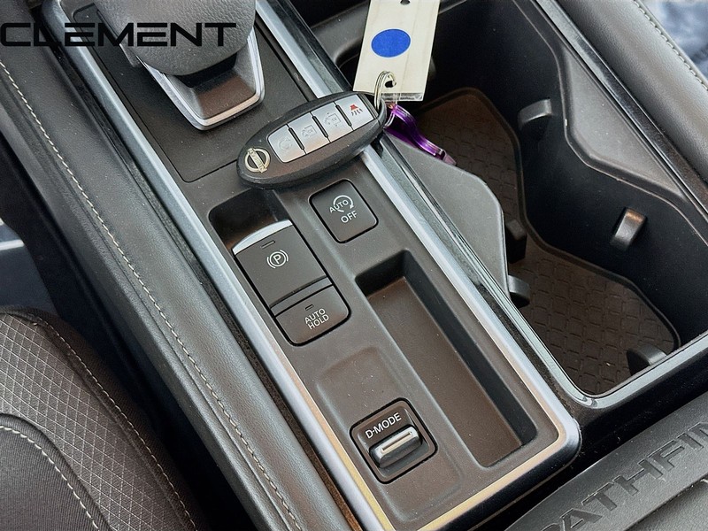 Nissan Pathfinder Vehicle Full-screen Gallery Image 24