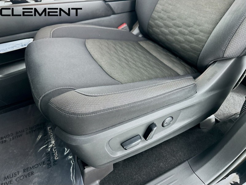 Nissan Pathfinder Vehicle Full-screen Gallery Image 28