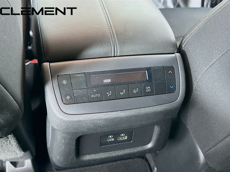 Nissan Pathfinder Vehicle Full-screen Gallery Image 33