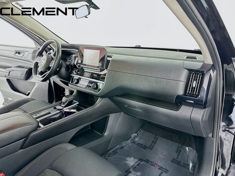 Nissan Pathfinder Vehicle Full-screen Gallery Image 35