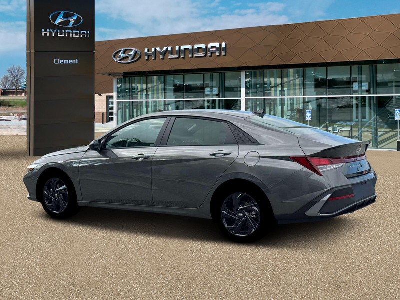Hyundai Elantra Vehicle Full-screen Gallery Image 4