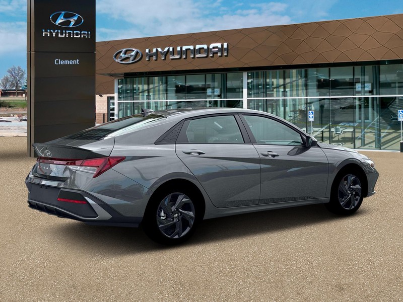 Hyundai Elantra Vehicle Full-screen Gallery Image 8