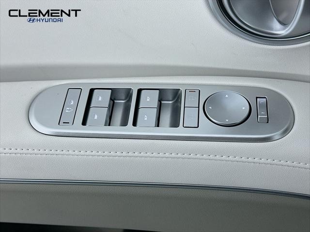 Hyundai Palisade Hybrid Vehicle Full-screen Gallery Image 22