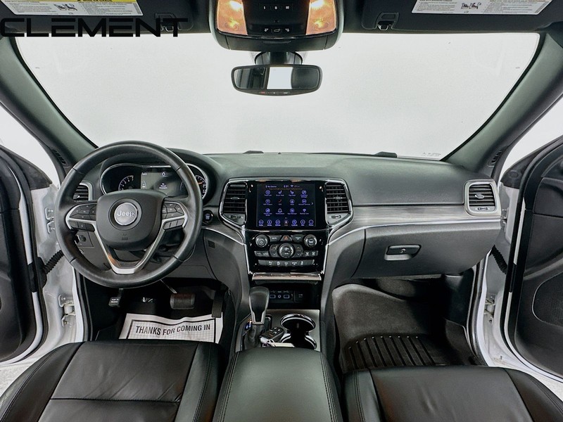 Jeep Grand Cherokee Vehicle Full-screen Gallery Image 12
