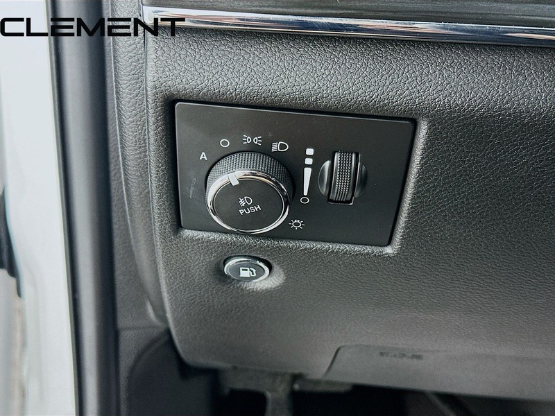 Jeep Grand Cherokee Vehicle Full-screen Gallery Image 13