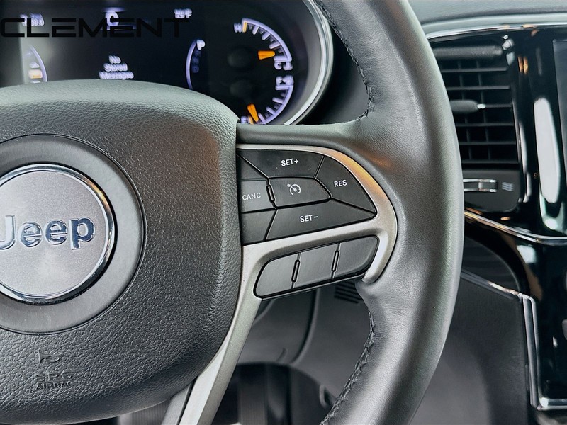 Jeep Grand Cherokee Vehicle Full-screen Gallery Image 17