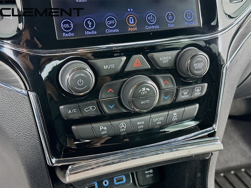 Jeep Grand Cherokee Vehicle Full-screen Gallery Image 22