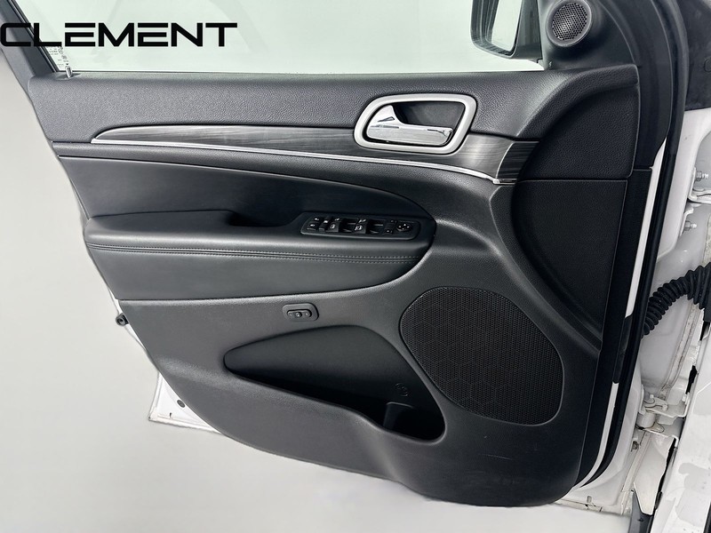 Jeep Grand Cherokee Vehicle Full-screen Gallery Image 25