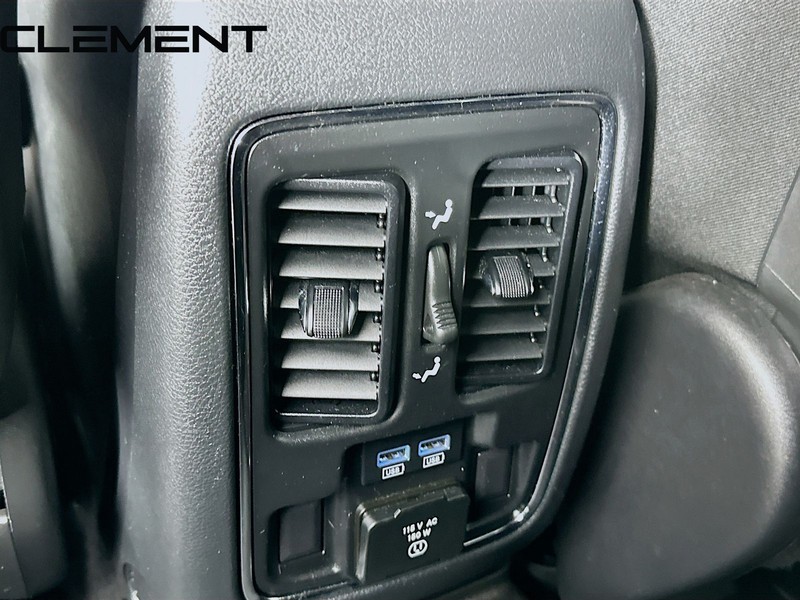 Jeep Grand Cherokee Vehicle Full-screen Gallery Image 32
