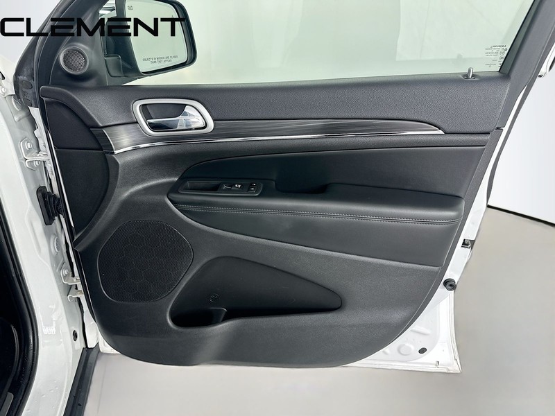 Jeep Grand Cherokee Vehicle Full-screen Gallery Image 35