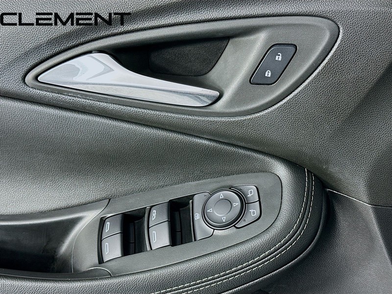 Buick Encore GX Vehicle Full-screen Gallery Image 25