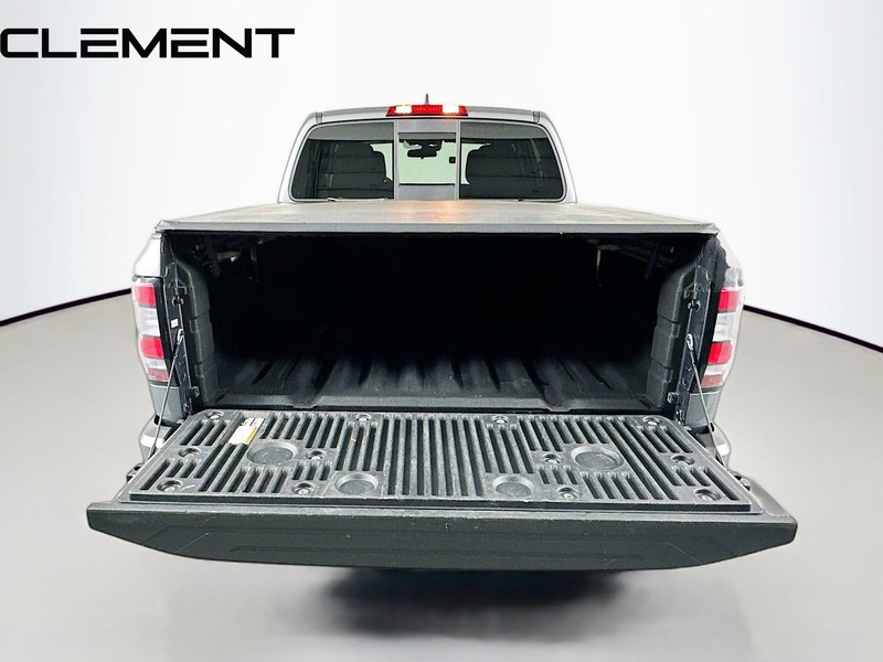 Nissan Frontier Vehicle Image 11