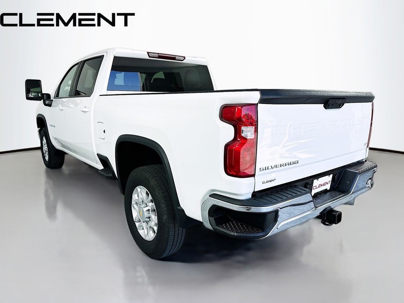 Chevrolet Silverado 2500HD Vehicle Full-screen Gallery Image 10