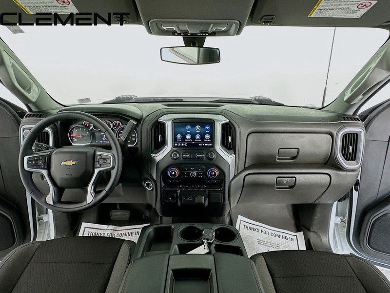 Chevrolet Silverado 2500HD Vehicle Full-screen Gallery Image 12