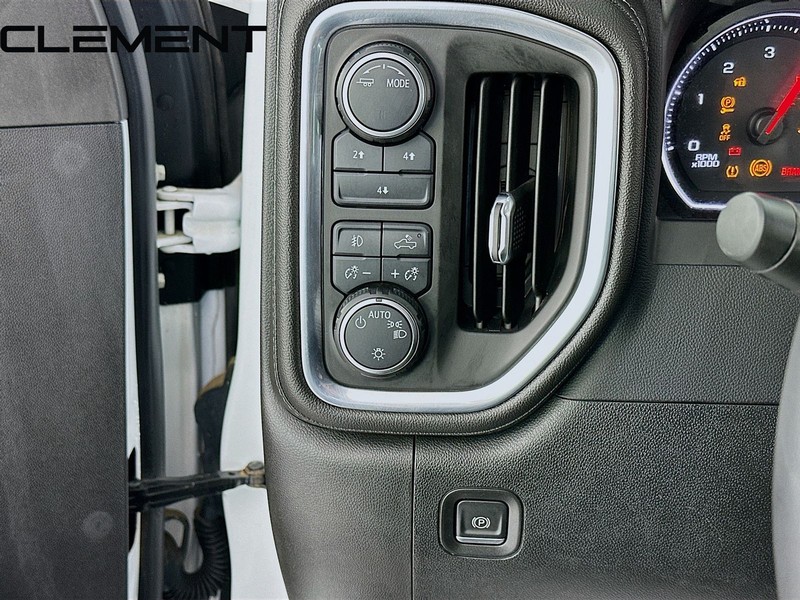 Chevrolet Silverado 2500HD Vehicle Full-screen Gallery Image 13