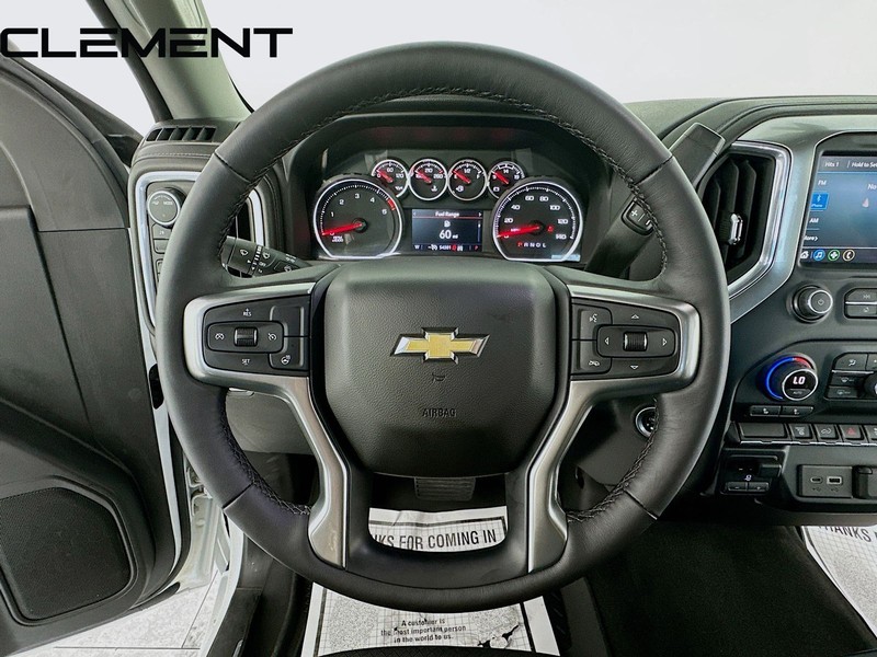 Chevrolet Silverado 2500HD Vehicle Full-screen Gallery Image 14