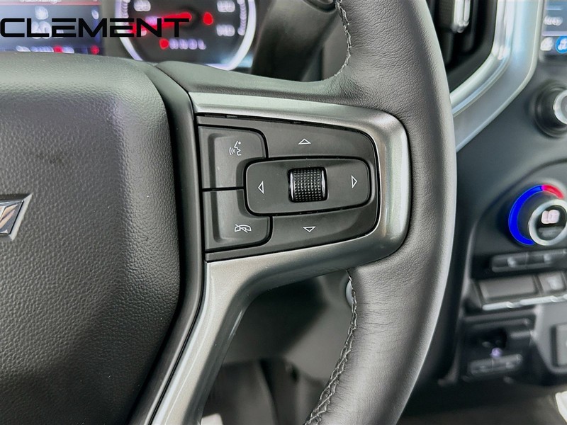 Chevrolet Silverado 2500HD Vehicle Full-screen Gallery Image 17
