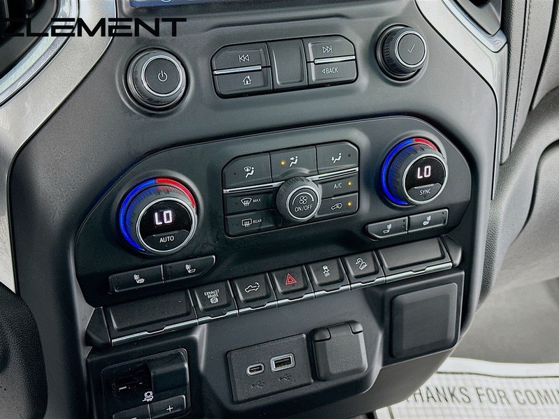 Chevrolet Silverado 2500HD Vehicle Full-screen Gallery Image 22