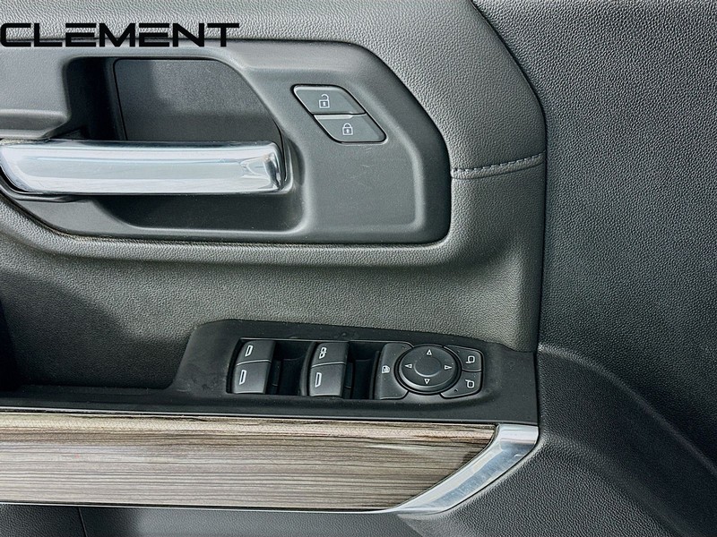 Chevrolet Silverado 2500HD Vehicle Full-screen Gallery Image 25
