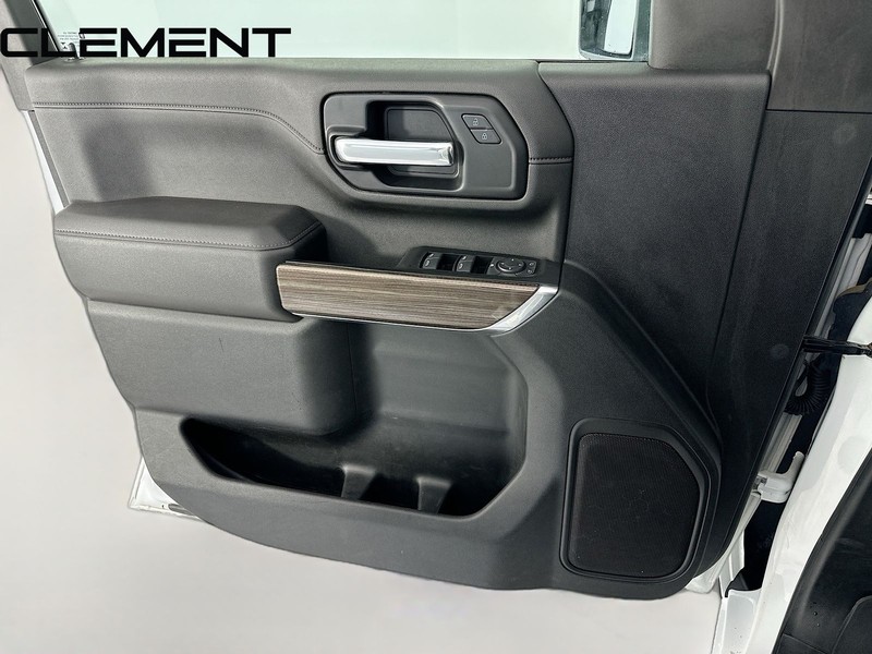 Chevrolet Silverado 2500HD Vehicle Full-screen Gallery Image 27