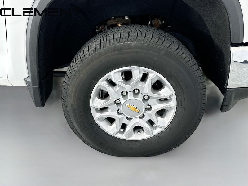 Chevrolet Silverado 2500HD Vehicle Full-screen Gallery Image 36