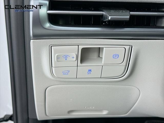 Hyundai Tucson Vehicle Full-screen Gallery Image 12