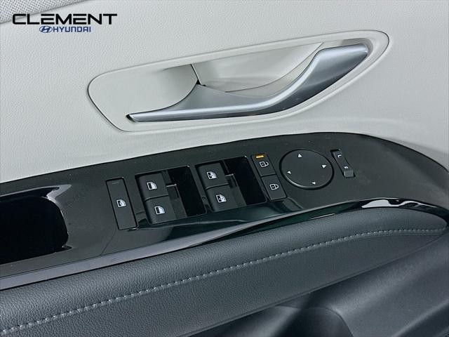 Hyundai Tucson Vehicle Full-screen Gallery Image 24