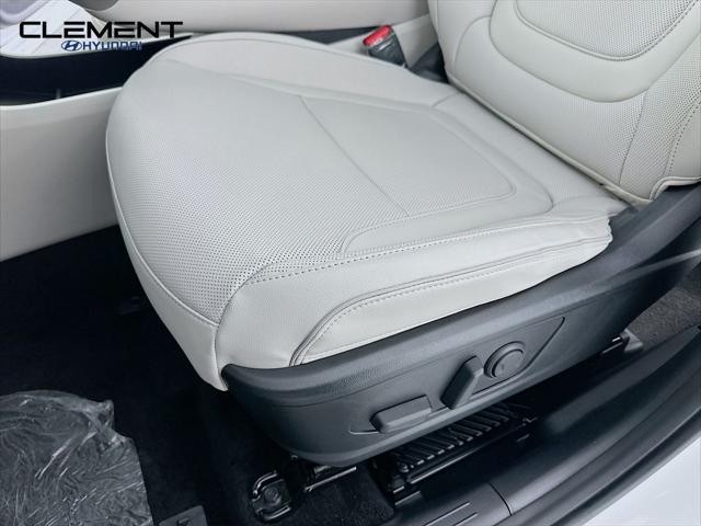 Hyundai Tucson Vehicle Full-screen Gallery Image 26