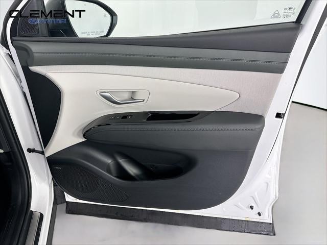 Hyundai Tucson Vehicle Full-screen Gallery Image 32