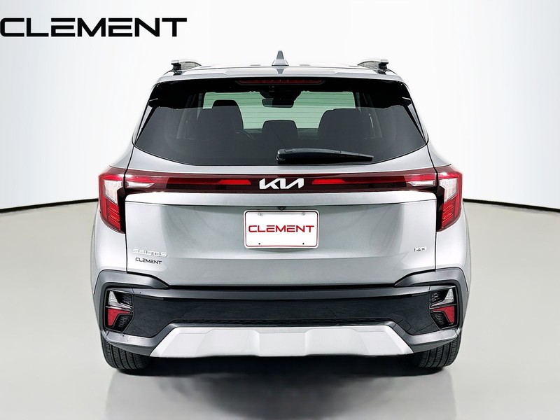 Kia Seltos Vehicle Full-screen Gallery Image 8