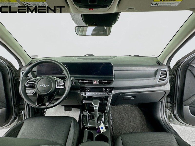 Kia Seltos Vehicle Full-screen Gallery Image 12