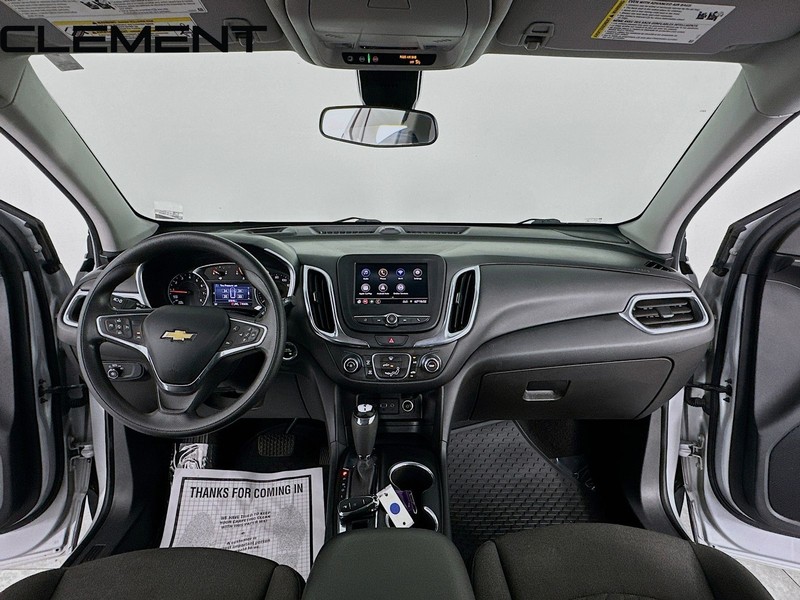 Chevrolet Equinox Vehicle Full-screen Gallery Image 12